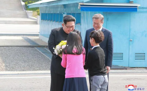 Kim Jong-un y Moon Jae-in.