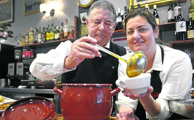 No te pierdas... La sopa de ajo, receta de la abuela de Agurtzane, Balbina Rodríguez.