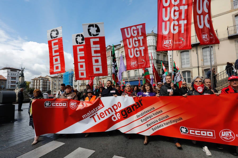 ELA, LAB y CC OO y UGT reclaman empleos dignos, mejoras salariales e igualdad