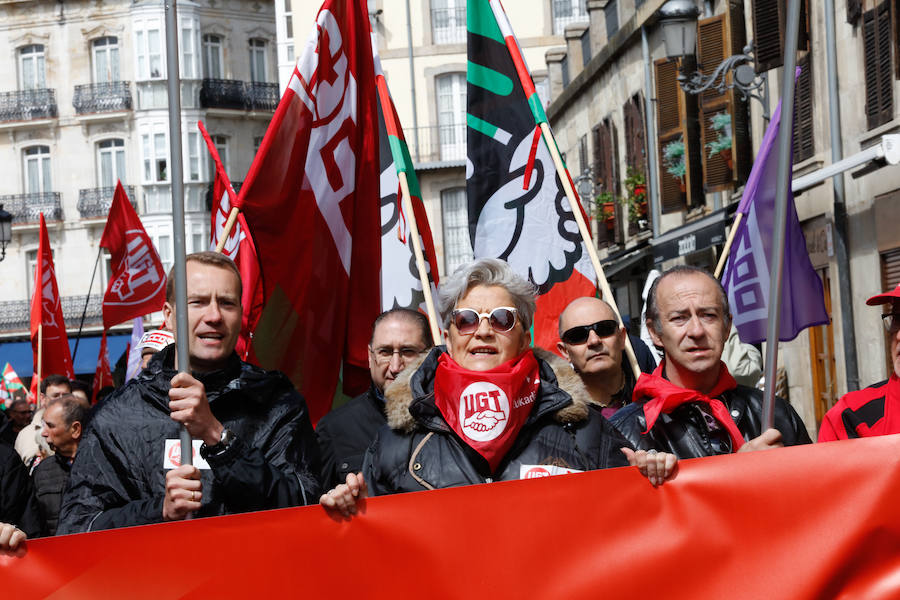 ELA, LAB y CC OO y UGT reclaman empleos dignos, mejoras salariales e igualdad