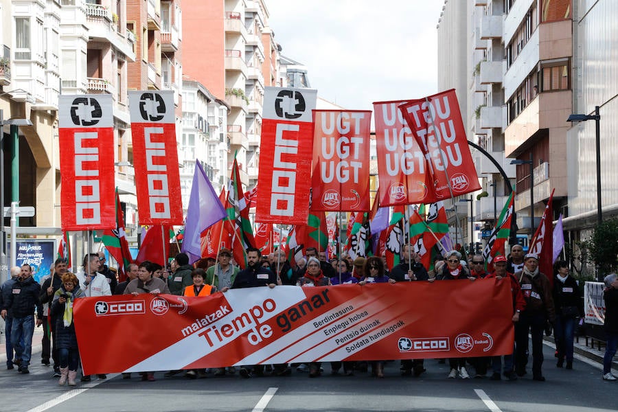 ELA, LAB y CC OO y UGT reclaman empleos dignos, mejoras salariales e igualdad