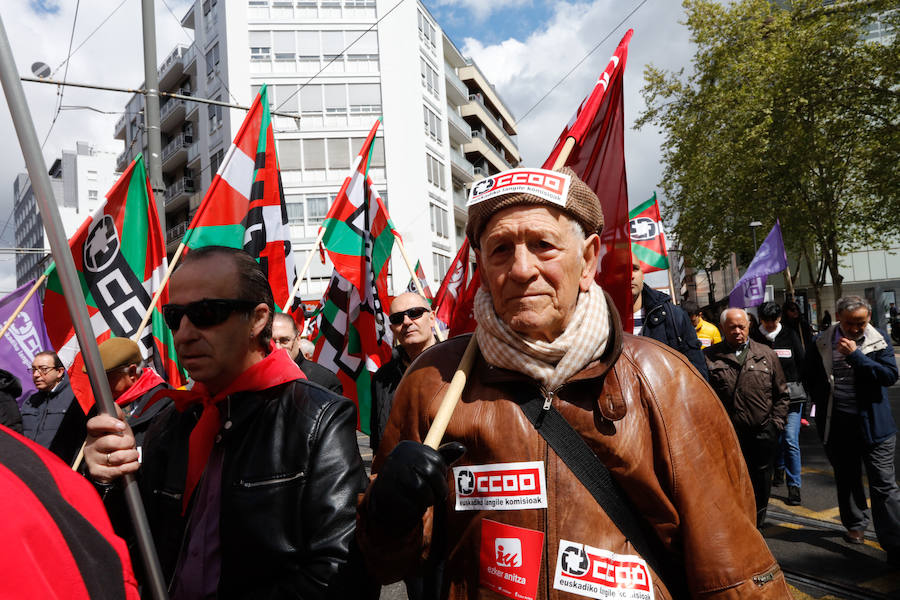 ELA, LAB y CC OO y UGT reclaman empleos dignos, mejoras salariales e igualdad