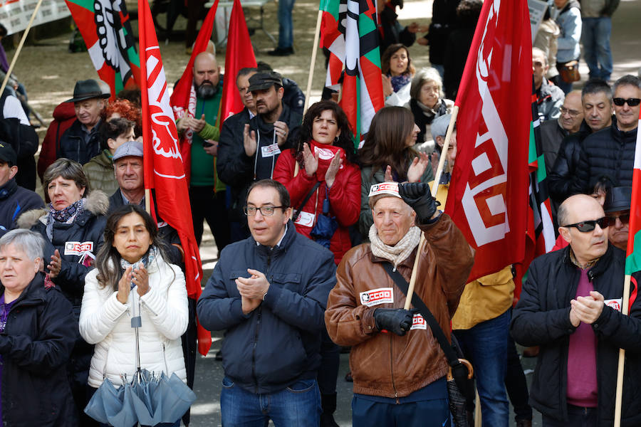 ELA, LAB y CC OO y UGT reclaman empleos dignos, mejoras salariales e igualdad