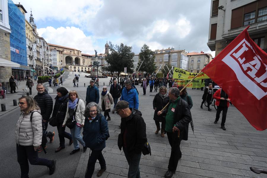 ELA, LAB y CC OO y UGT reclaman empleos dignos, mejoras salariales e igualdad