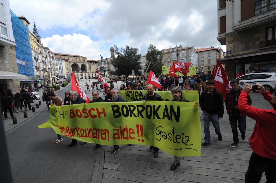 ELA, LAB y CC OO y UGT reclaman empleos dignos, mejoras salariales e igualdad