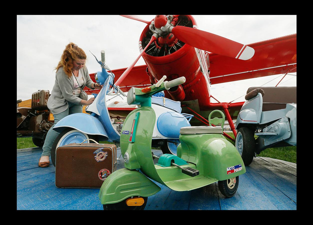 El OldCarLand es el festival más grande de coches clásicos y antiguos que se celebra en Ucrania. Este año, además de automóviles de todo tipo fabricados en la Unión Soviética entre los años 30 y 70, quienes visiten el Museo Estatal de Aire, en Kiev, encontrarán camiones, motocicletas, autobuses, carros de combate e incluso aviones y helicópteros del ejército ucraniano. Los vehículos más antiguos tienen alrededor de 90 años y muchos de ellos son piezas únicas. También se mostrarán los automóviles que Estados Unidos proporcionó al ejército de este país en la década de 1990.