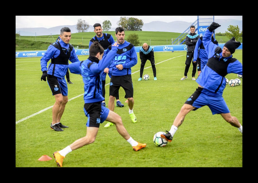 Las ausencias de Sobrino y Pedraza, por sanción; además de la de Hernán Pérez, por lesión, han obligado a Abelardo a retocar algunas piezas de su parcela ofensiva