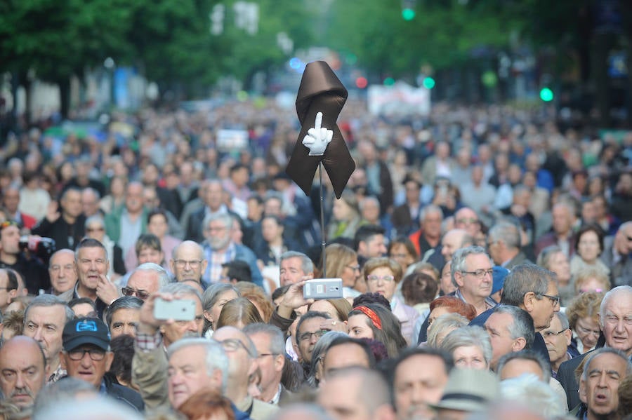 La marcha de protesta se produce pese al pacto PP-PNV para elevar las prestaciones este año y el próximo en base al IPC