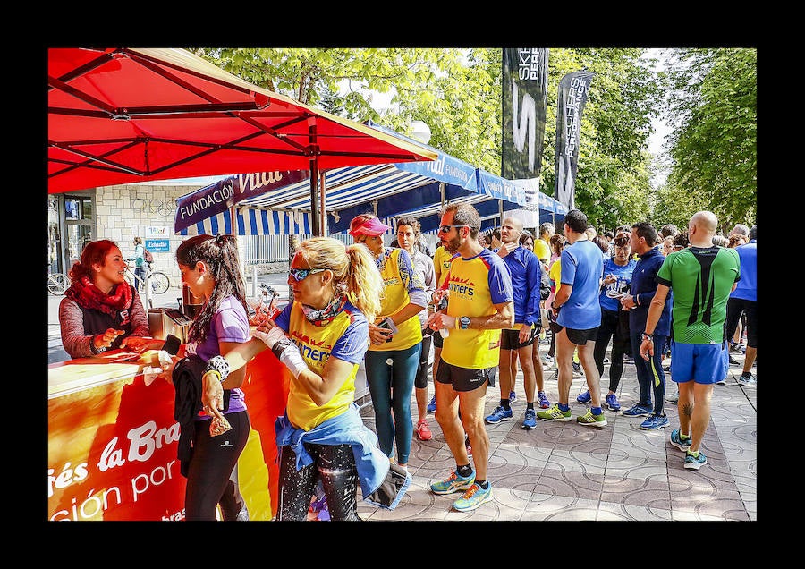 Más de un centenar de corredores comparten entrenamiento y desayuno en Vitoria en la víspera del gran día con el veterano Martín Fiz