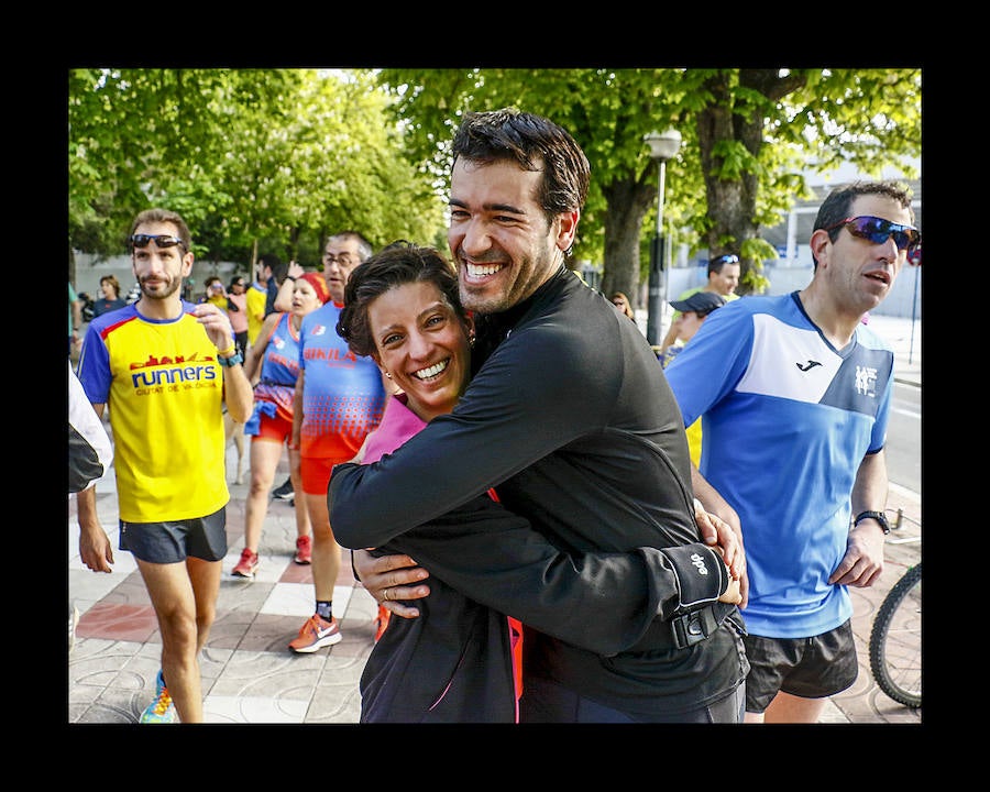 Más de un centenar de corredores comparten entrenamiento y desayuno en Vitoria en la víspera del gran día con el veterano Martín Fiz