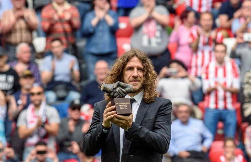 Fotos: Puyol recibe el One Club Man Award en San Mamés