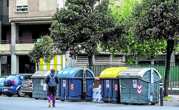 Zona de contenedores del barrio vitoriano de Aranbizkarra donde apareció el cuerpo.