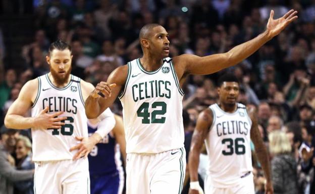 Al Horford, tras anotar una canasta ante los Sixers.