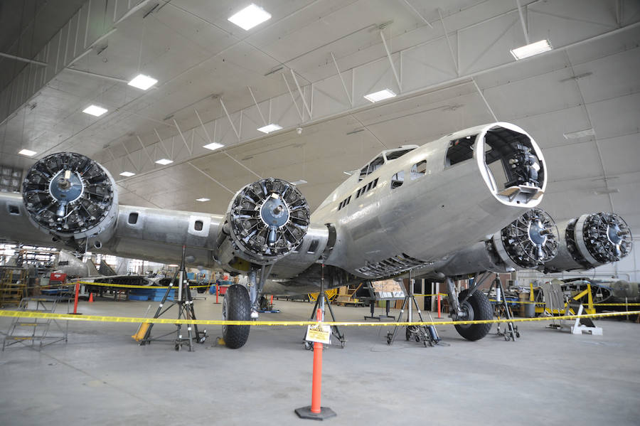 El legendario bombardero de EE UU que regresó sin un rasguño de 25 misiones en la II Guerra Mundial reaparece completamente restaurado por los 75 años de su última incursión