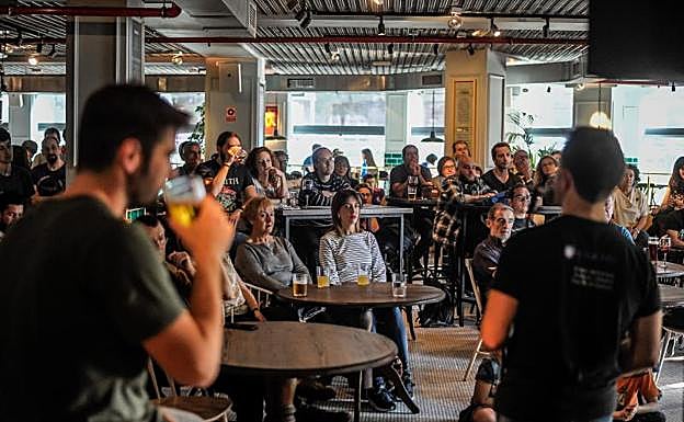 Un momento de la charla.