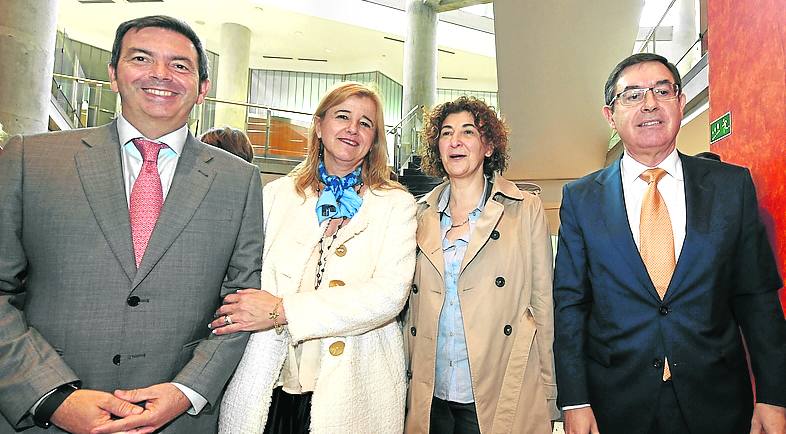 Francisco Arteche, Teresa Laespada, Elena Pérez Barredo y Alberto García Erauzkin. 