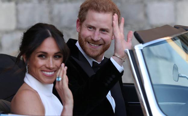 Meghan Markle luce el anillo de aguamarina de Diana de Gales.