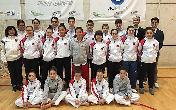 Los competidores del club anfitrión. 