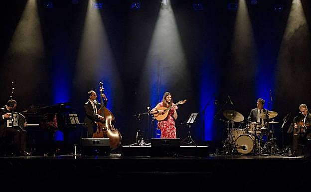 En la primera pieza, 'Terra', con el acordeón.