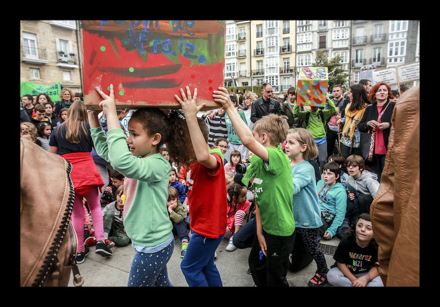 Fotos: La escuela pública clama contra la segregación en las aulas de Vitoria