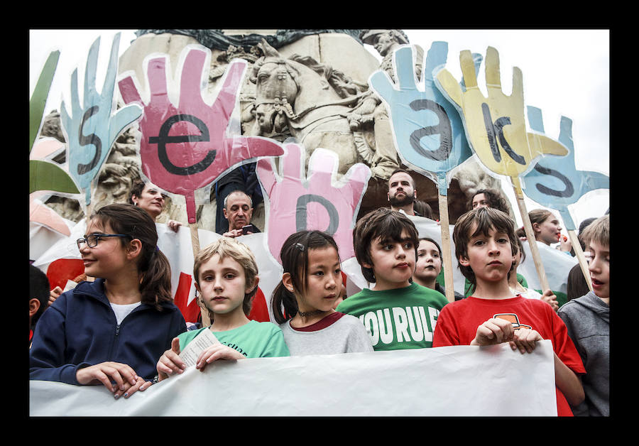 Fotos: La escuela pública clama contra la segregación en las aulas de Vitoria