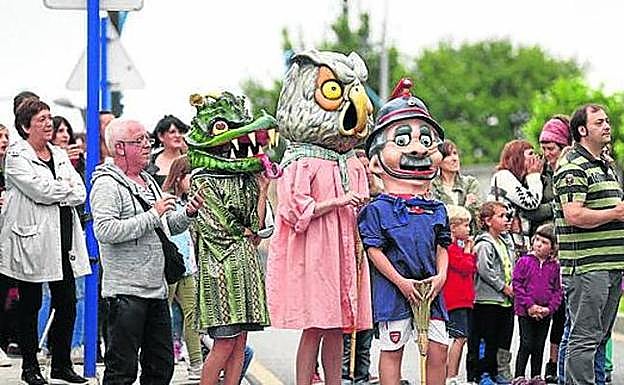 Cabezudos en las fiestas de Erandiogoikoa.