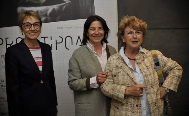 Josefina López de Muniaín, Mercedes Villaizán y Ana Belén Olmos. 