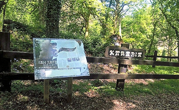 Panel colocado en las inmediaciones del calero. 