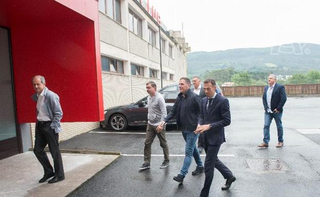 Berizzo, durante su visita a las instalaciones de Lezama. 