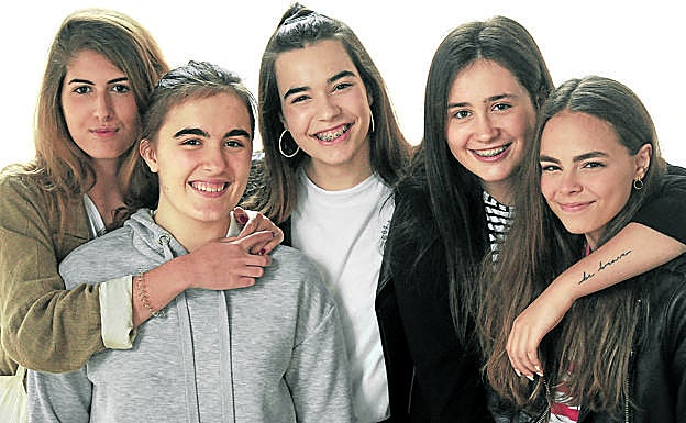 Nagore Andikoetxea, Miren Santillán, Nerea Alcoba, Eider Clavel y Malen Txurruka. 