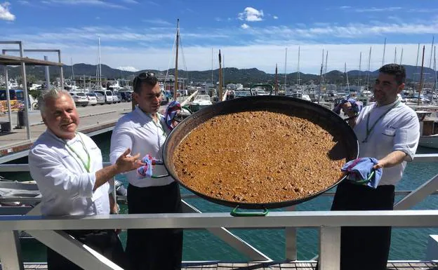 Vicent Tur, del restaurante S'Espartar, donde se cocina probablemente el mejor arroz a banda de la isla.