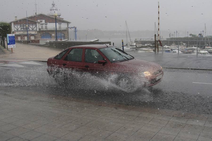 Fotos: Así ha sido la tromba de agua que ha caído en Bizkaia