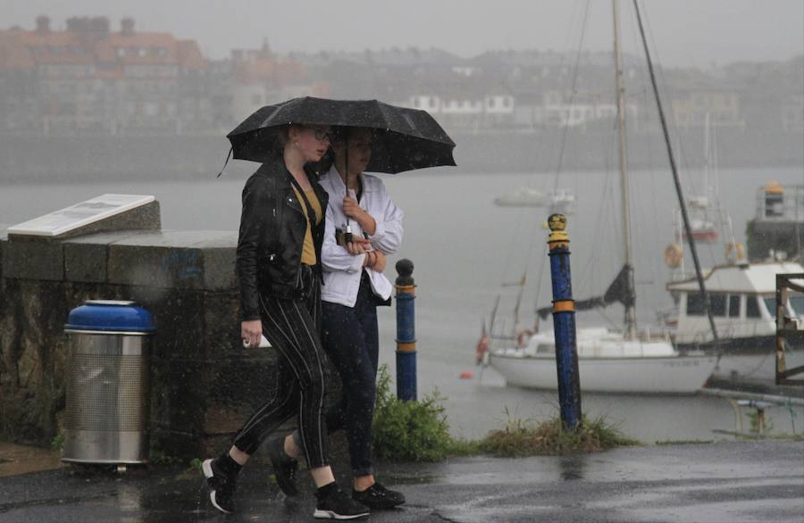 Fotos: Así ha sido la tromba de agua que ha caído en Bizkaia