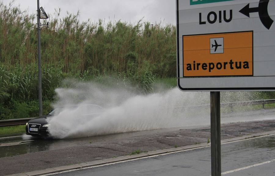 Fotos: Así ha sido la tromba de agua que ha caído en Bizkaia