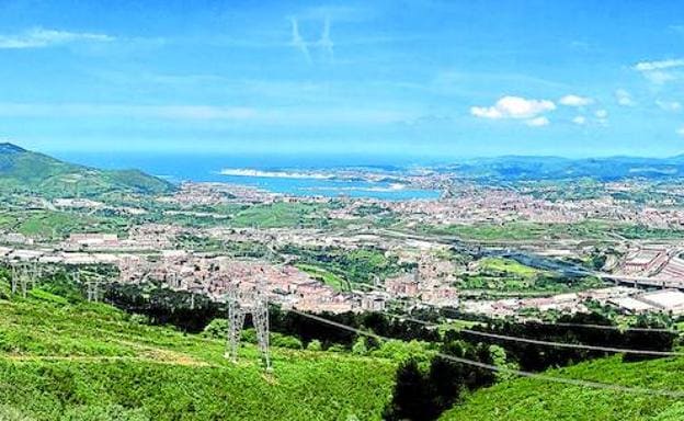 Espectacular panorámica de la Zona Minera y la Margen Izquierda tomada desde Barrionuevo, perteneciente a Trapagaran, con el Serantes sobre el Abra.