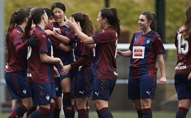 Las jugadoras celebran un tanto en un partido de Liga.