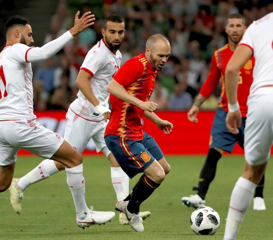 Un tanto de Iago Aspas en la recta final del choque sirvió para que España se adjudicase la victoria en el Krasnodar Stadium, tras un partido en el que 'La Roja' sufrió más de lo previsto ante la selección africana.