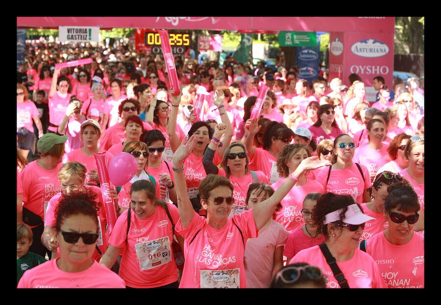 Fotos: Vitoria se viste de rosa por la Carrera de la Mujer