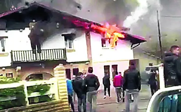 Imagen del incendio provocado que el pasado 12 de diciembre destrozó el centro de Amorebieta.