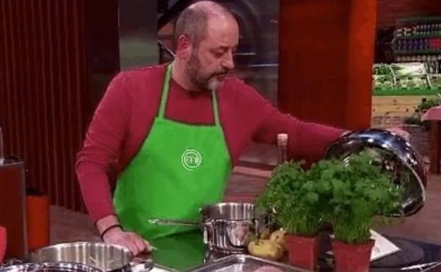 Jon, de 'Masterchef', en la cocina del programa.