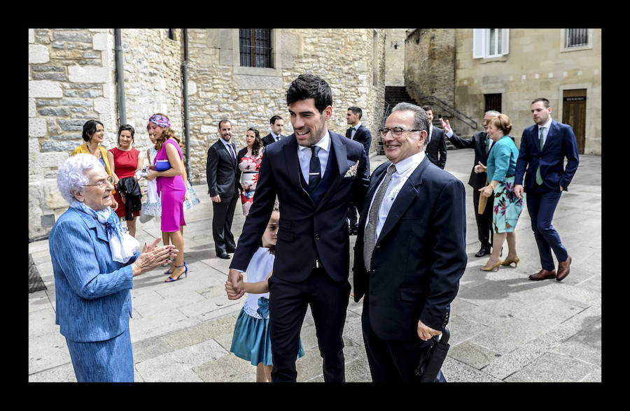 El capitán del Deportivo Alavés ha contraído matrimonio con su novia este sábado en una ceremonia que se ha celebrado en la iglesia de San Miguel, en Vitoria