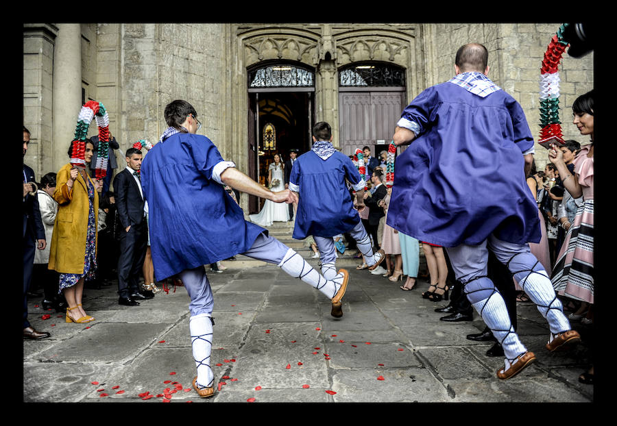 El capitán del Deportivo Alavés ha contraído matrimonio con su novia este sábado en una ceremonia que se ha celebrado en la iglesia de San Miguel, en Vitoria