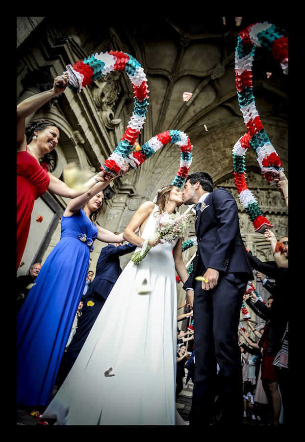 El capitán del Deportivo Alavés ha contraído matrimonio con su novia este sábado en una ceremonia que se ha celebrado en la iglesia de San Miguel, en Vitoria