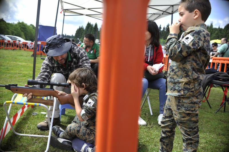 La localidad vizcaína de Dima acoge hoy la XXVI edición del día del Cazador y Pescador. Cientos de personas han acudido a la cita que aúna las reivindicaciones del colectivo con distintas actividades de caráter lúdico