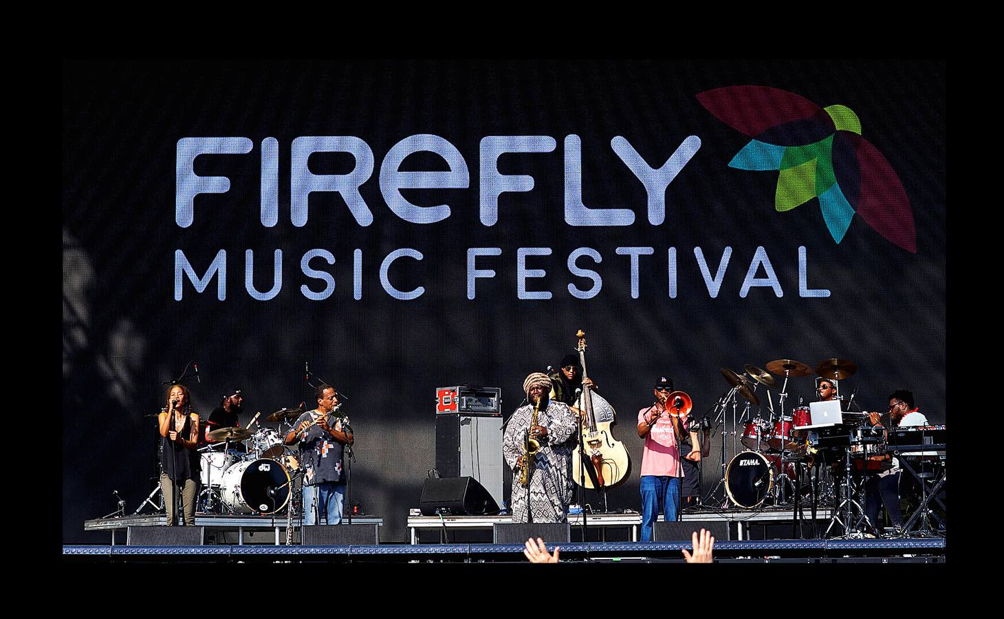 El Firefly Music es un festival de música multigénero que se celebra en Dover, Estados Unidos. Todos los años desde 2012 reúne un cartel que incluye los nombres más importantes de la música, por lo que está considerado como uno de los mejores de Norteamérica. Se celebra en el idílico bosque de Delaware y, según algunos, es mucho más que un típico festival de música, puede decirse que es una verdadera ciudad temporal donde se celebran varias disciplinas artísticas y pueden encontrarse además mercados y hasta su propia fábrica de cerveza. Este año se ha celebrado la séptima edición, que concluyó el domingo.