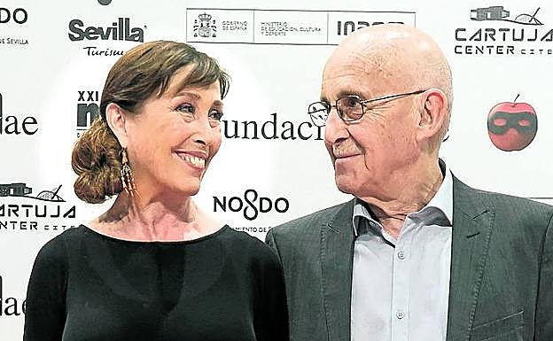 Verónica Forqué con Sanchís Sisterra, premio de honor.