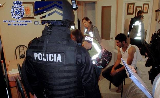 Imagen de algunos de los detenidos en la operación policial. 