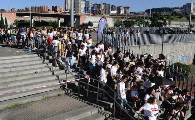 Las colas para el concierto de OT en el BEC.