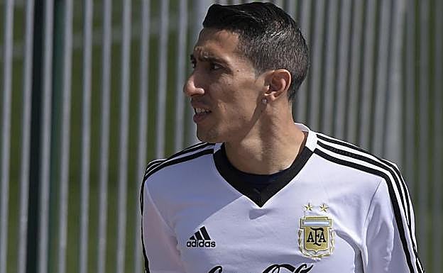 Di María en la concentración de Argentina