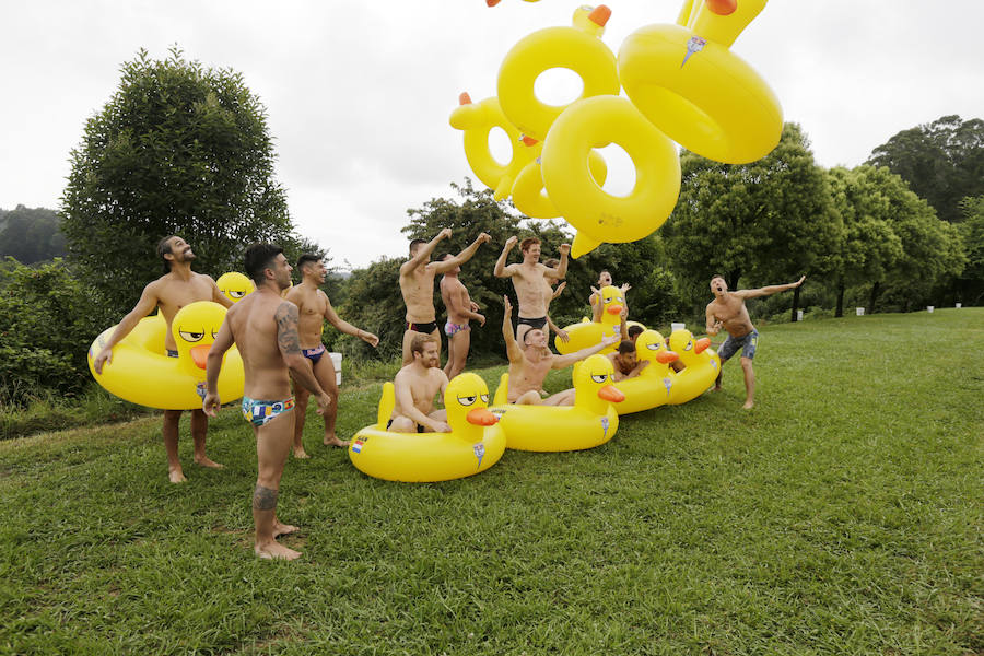 Fotos: Los clavadistas de Red Bull, en las piscinas de Martiartu